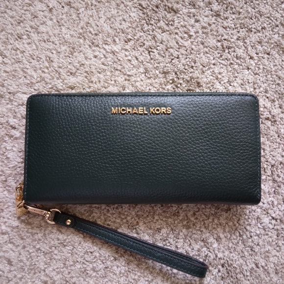 NWT Green Michael Kors Wristlet - Picture 2 of 8